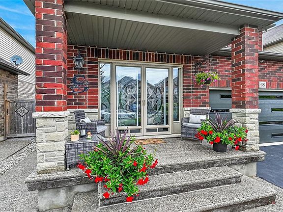 2nd image of 68 Garinger Cres