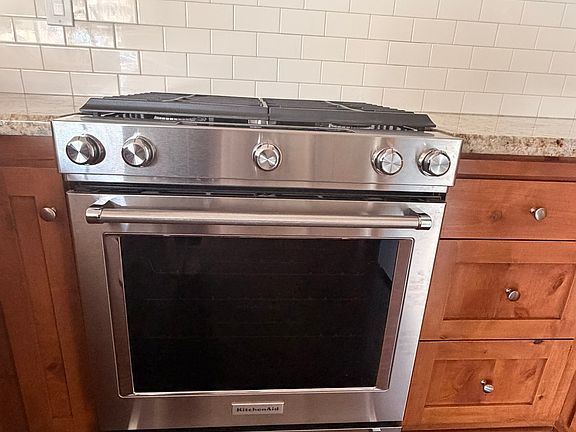 3rd image of 725 Sheridan Rd #B