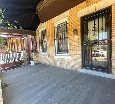 3rd image of 4710 Warrington Ave