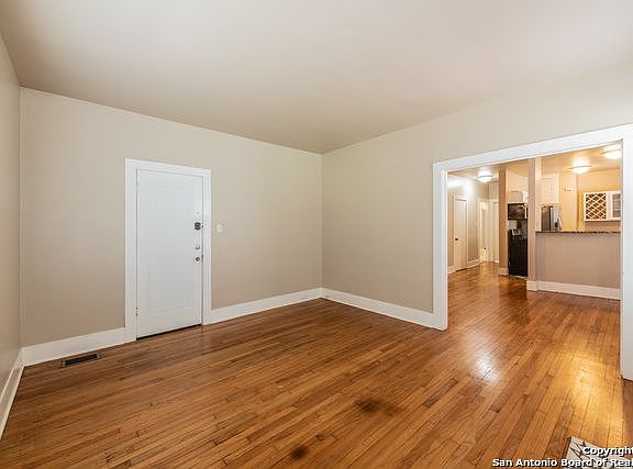 4th image of 146 E Agarita Ave #1