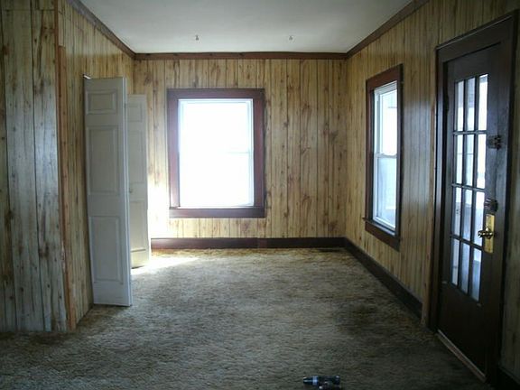 3rd image of 1900 Hulman St