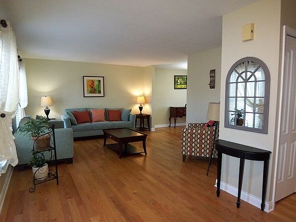 3rd image of 804 Long Meadow Dr