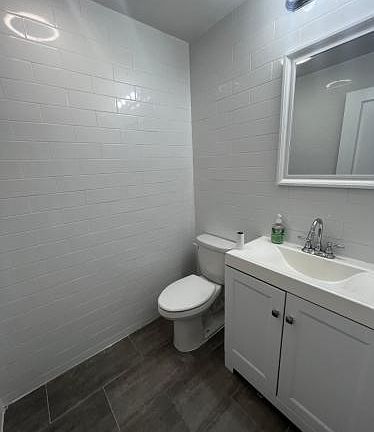 2nd image of 1401 Vyse Ave