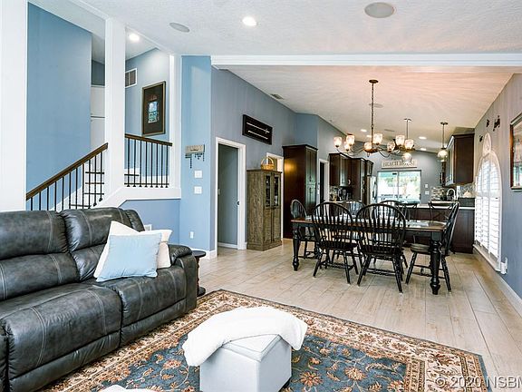 4th image of 2124 Villa Way