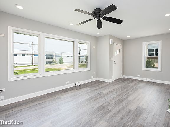 3rd image of 2099 Inverness Ave