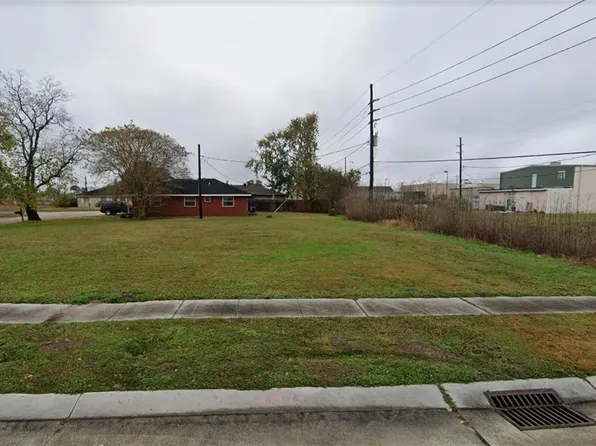 2424 Congressman Hebert Dr, Chalmette, LA 70043