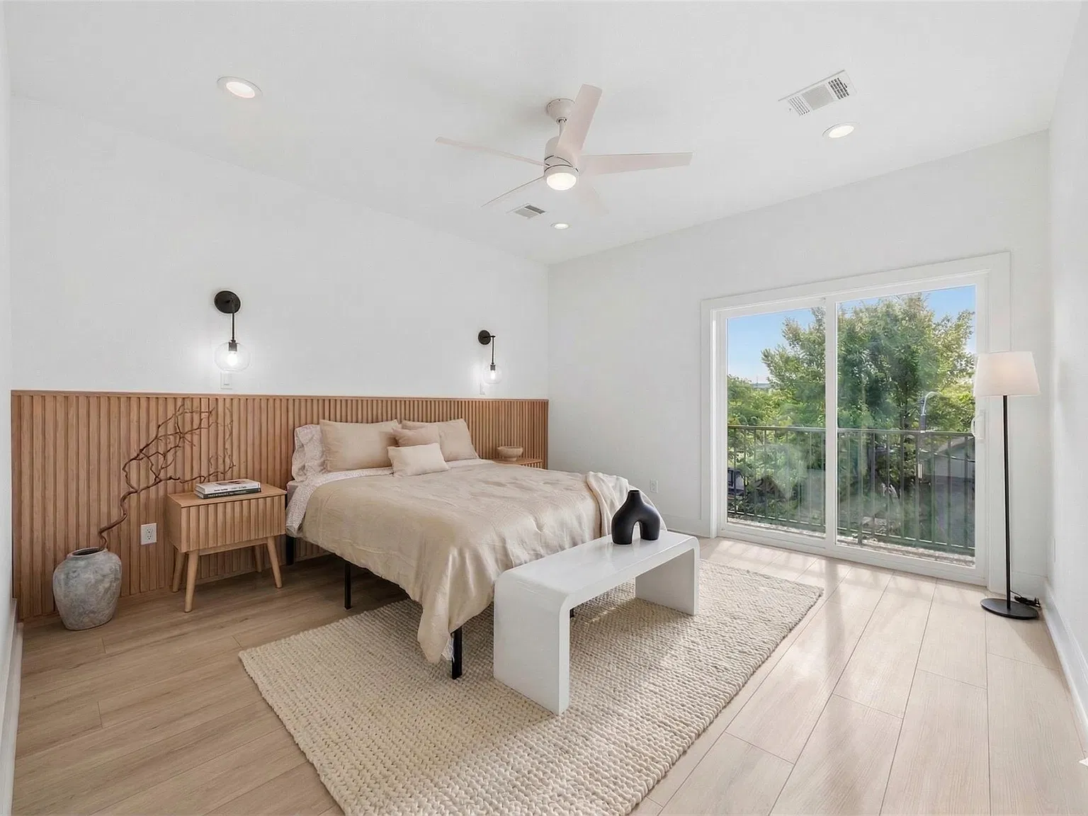 3 bed, 3.5 bath, 1936 sqft, $3,100 — Photo 3