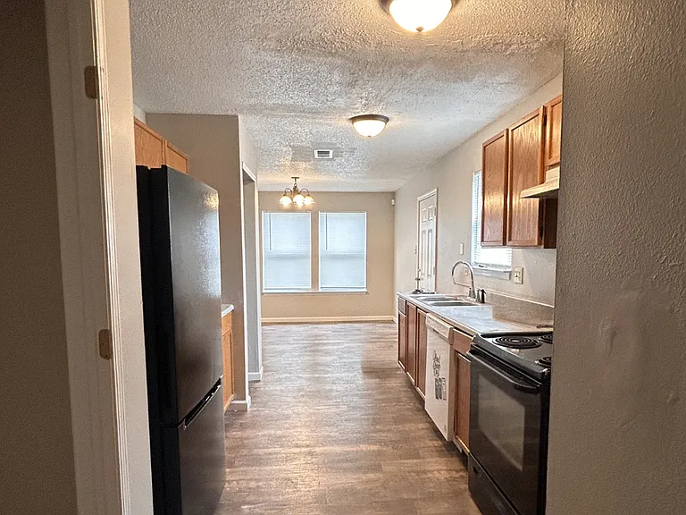 2219 Summer Breeze Way — Photo 6