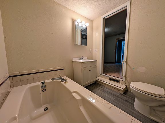 5th image of 307 Elm Ave SE