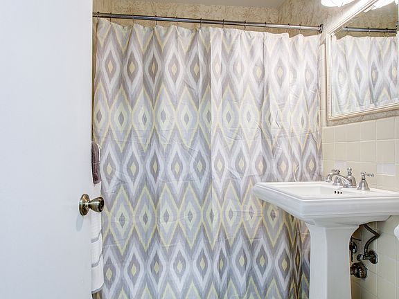 5th image of 10524 Weymouth St #10524