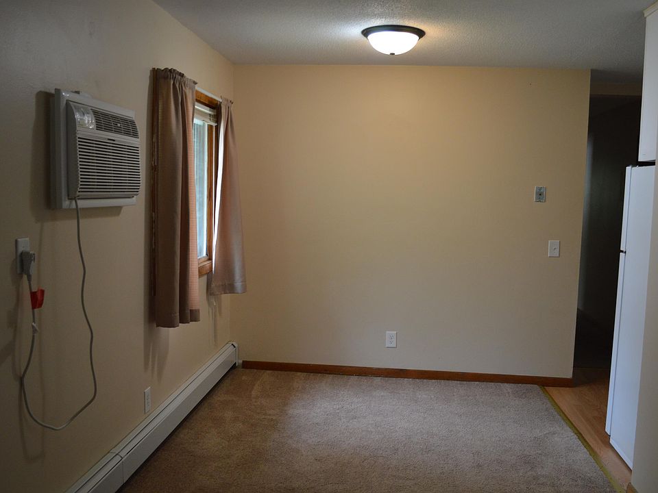 The living area looking to the dining area which is approx 7ft 10 inches by 8ft 10inches