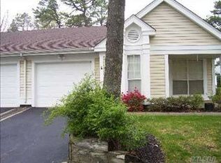 3 Douglaston Ct, Ridge, NY 11961