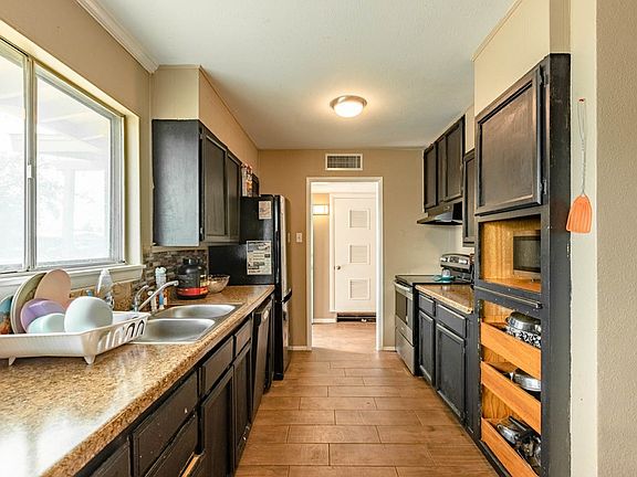 5th image of 2609 Spur Ave