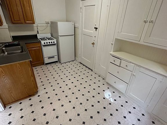 4th image of 2470 Washington St #103