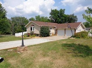 333 Arbor Vitae Dr, Germantown Hills, IL
