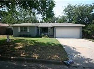 305 Bayless Dr, Euless, TX 76040