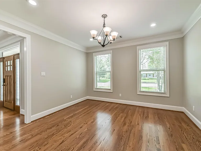 1317 Chantilly Ln — Photo 18