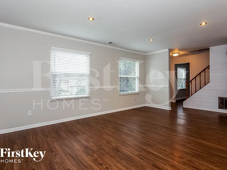 9512 Robert Burns Ct — Photo 2