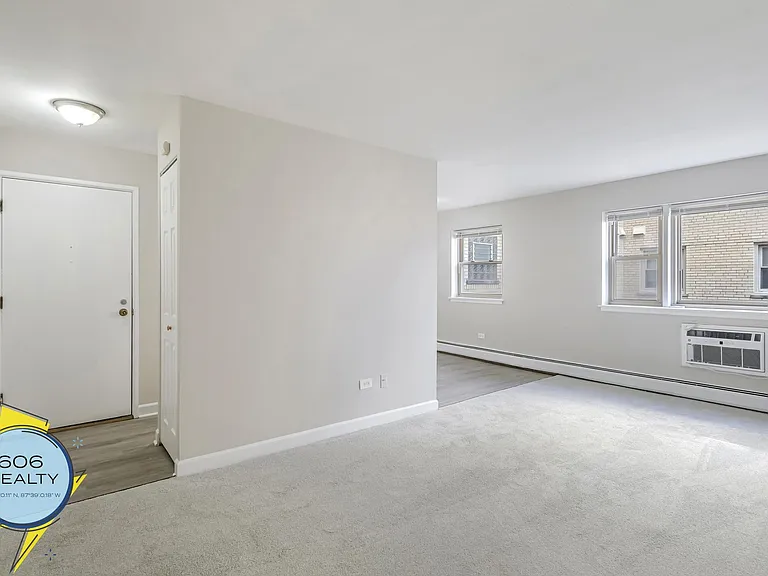 Royal Arms Apartments! Special Offer! — Photo 6