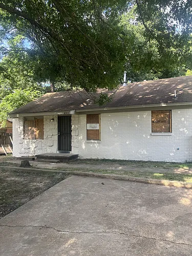 4746 Hodge Rd Photo 1