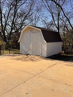 5th image of 318 Donna Dr