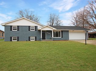 2320 Locust Dr, Seymour, IN 47274