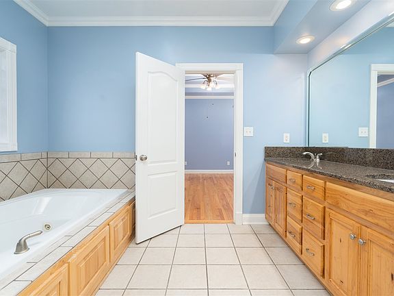 4th image of 3606 Amherst Ave