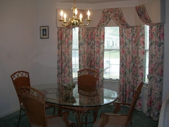 5th image of 401 Belmont Cir