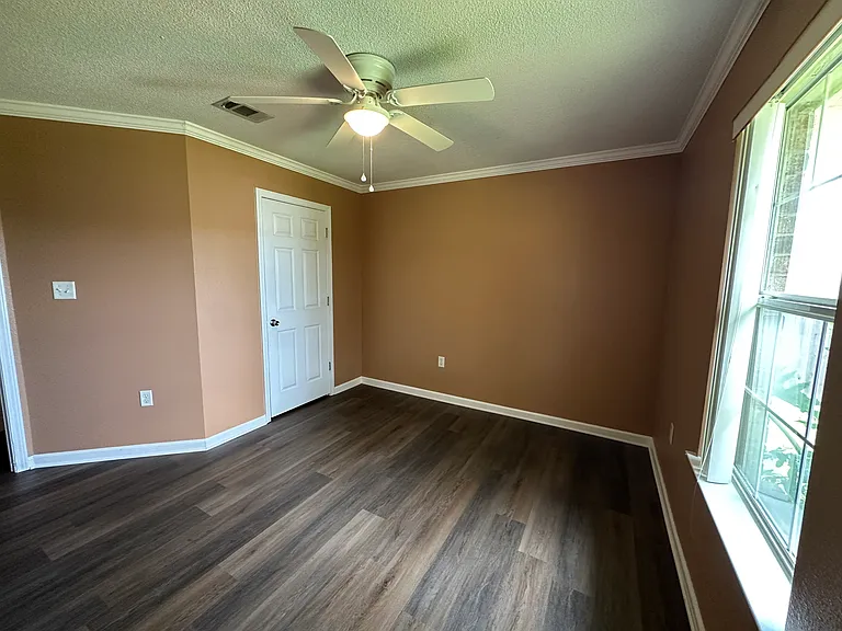 2160 Castle Grove Dr — Photo 10