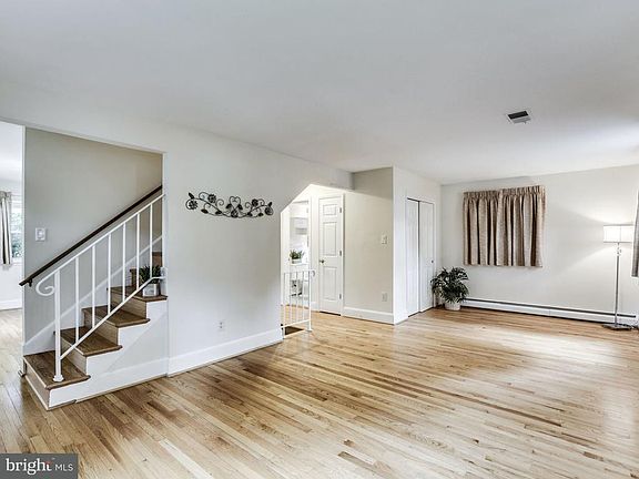 3rd image of 14312 Chesterfield Dr