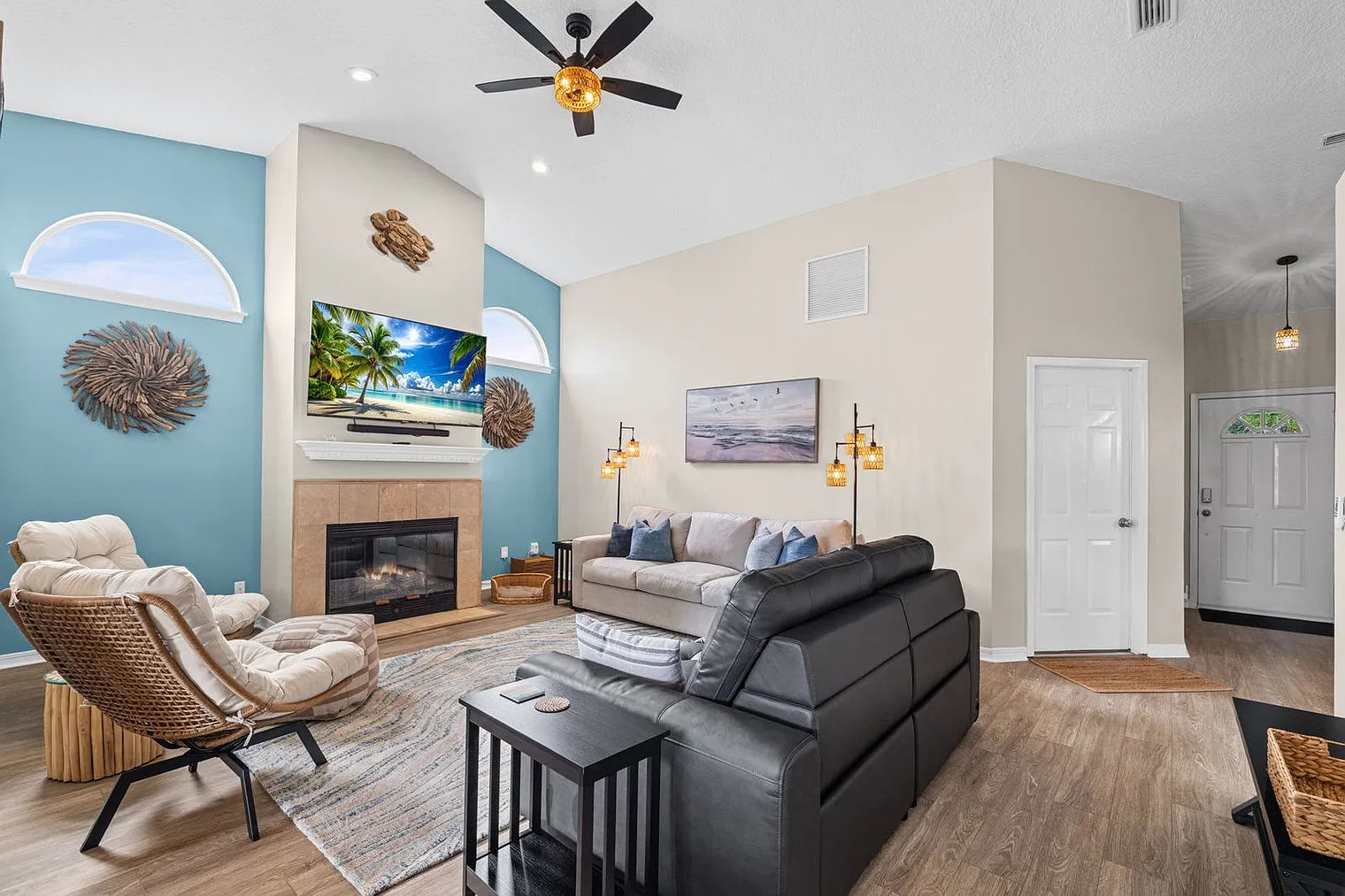 3 bed, 2.0 bath, 1291 sqft, $3,526 — Photo 1