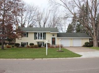 16685 Gladiola Ave, Rosemount, MN 55068