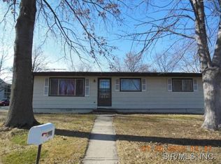 2980 Candytuft Dr, Highland, IL 62249
