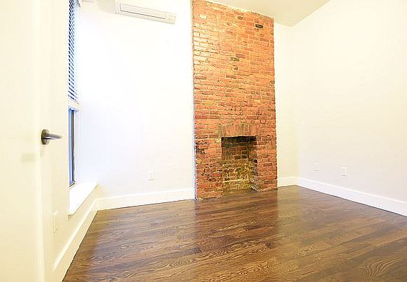 3rd image of 546 Bainbridge St APT 1L
