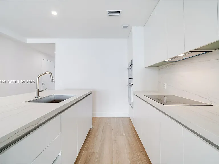 700 NE 24th St #1303 — Photo 12