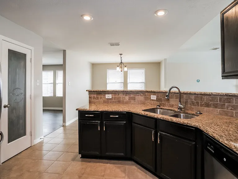 573 Creekbend St — Photo 12