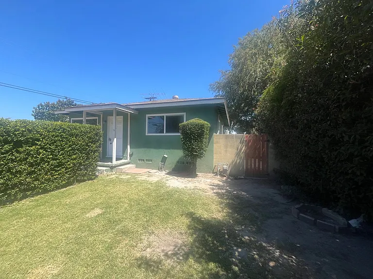 7420 Vicki Dr — Photo 3