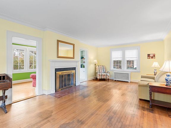 4th image of 71 Georgian Ct