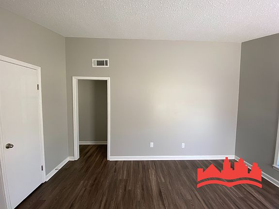3rd image of 4735 Chevron Rd