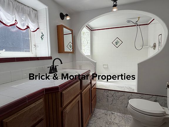 5th image of 611 E Telegraph St #0
