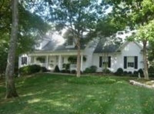 882 Country Club Dr, Cincinnati, OH 45245