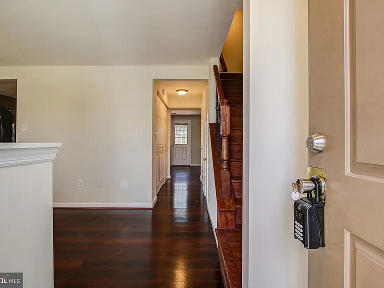 6324 Lightburn Ct — Photo 3