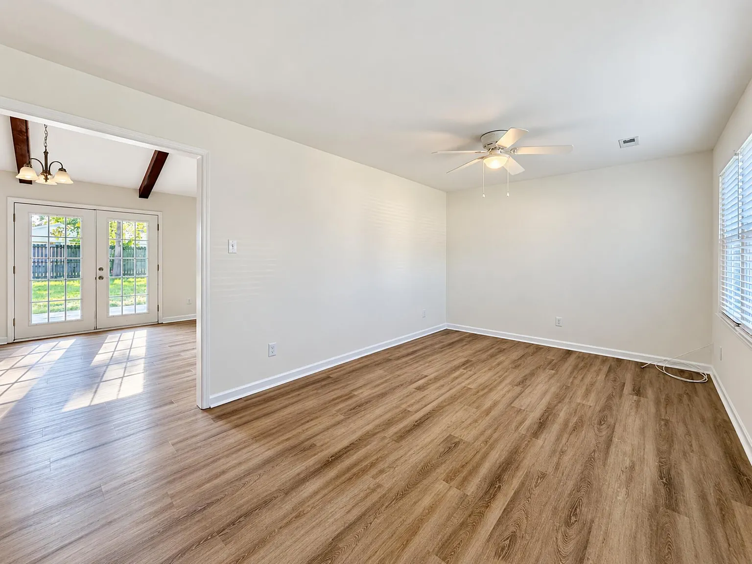 3 bed, 2.0 bath, 1605 sqft, $2,300 — Photo 3