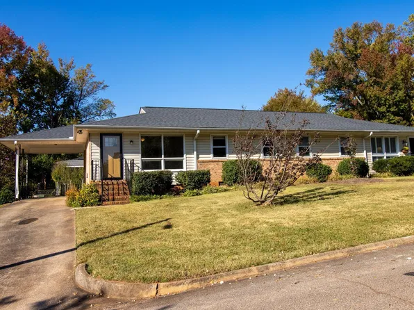 6 Twelve Oaks Ter, Greenville, SC 29615