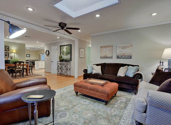4th image of 4068 Vistamont Dr