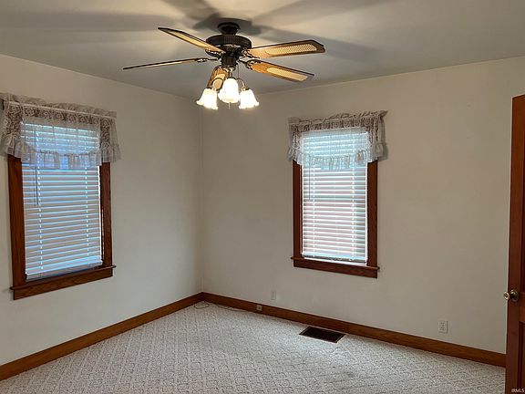 5th image of 710 E 1st St