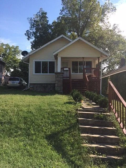 1529 E 49th Terrace — Photo 1