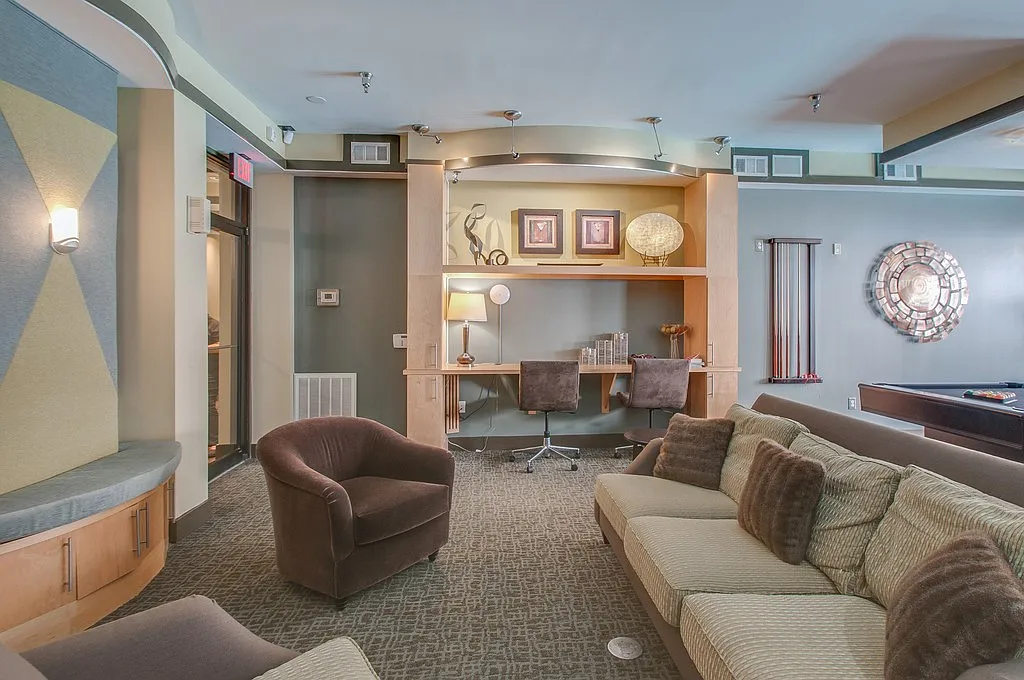 3 bed, 2.0 bath, 1324 sqft, $2,550 — Photo 3