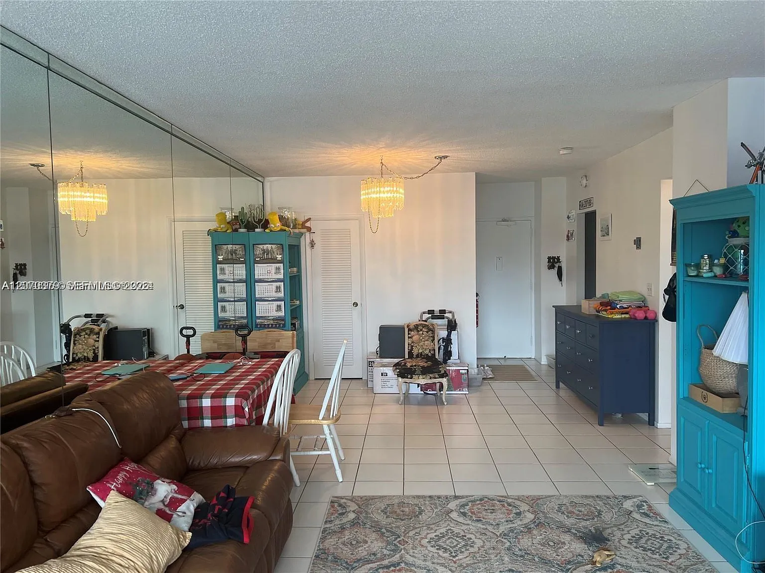 Hemispheres Condo — Photo 3