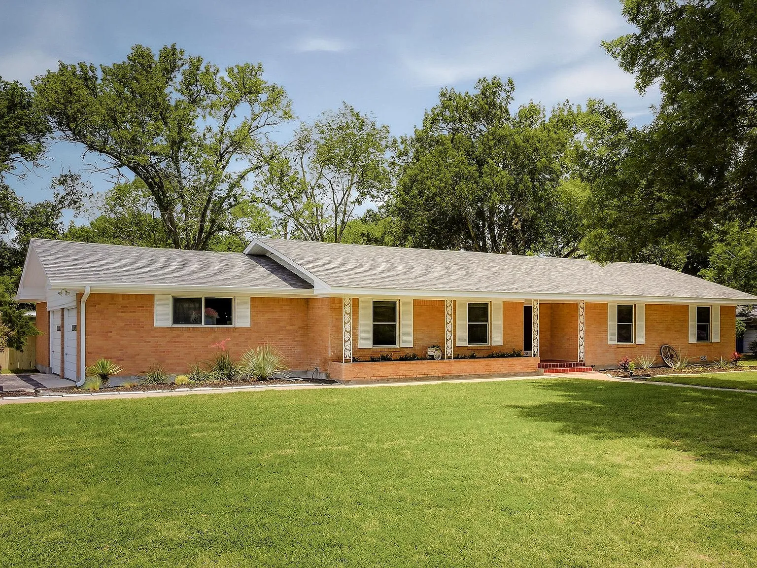 3 bed, 2.5 bath, 2031 sqft, $2,100 — Photo 4